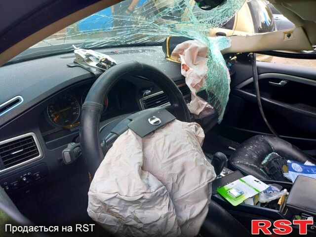 Вольво S80, об'ємом двигуна 2.5 л та пробігом 300 тис. км за 3000 $, фото 3 на Automoto.ua