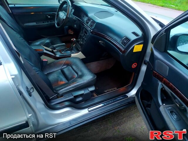 Серый Вольво С80, объемом двигателя 2.5 л и пробегом 400 тыс. км за 4950 $, фото 5 на Automoto.ua