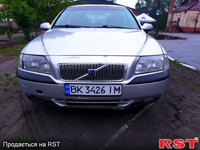 Серый Вольво С80, объемом двигателя 2.5 л и пробегом 400 тыс. км за 4950 $, фото 1 на Automoto.ua