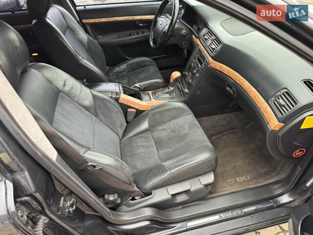 Серый Вольво С80, объемом двигателя 2.4 л и пробегом 290 тыс. км за 4200 $, фото 12 на Automoto.ua