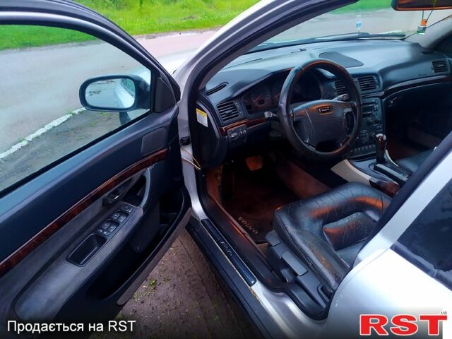 Серый Вольво С80, объемом двигателя 2.5 л и пробегом 400 тыс. км за 4950 $, фото 7 на Automoto.ua