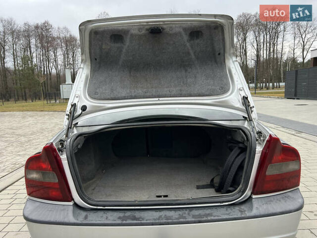Серый Вольво С80, объемом двигателя 2.46 л и пробегом 400 тыс. км за 3650 $, фото 11 на Automoto.ua