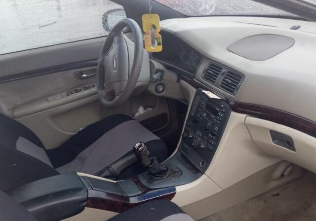 Серый Вольво С80, объемом двигателя 2.4 л и пробегом 440 тыс. км за 1500 $, фото 1 на Automoto.ua