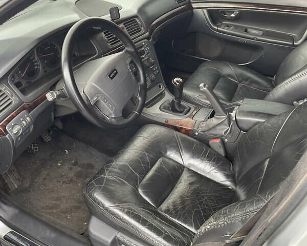 Серый Вольво С80, объемом двигателя 2.46 л и пробегом 368 тыс. км за 2550 $, фото 9 на Automoto.ua