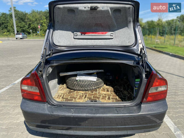 Серый Вольво С80, объемом двигателя 2.44 л и пробегом 303 тыс. км за 4900 $, фото 11 на Automoto.ua