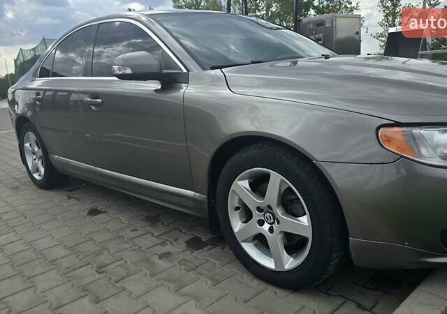 Серый Вольво С80, объемом двигателя 2.5 л и пробегом 374 тыс. км за 9500 $, фото 1 на Automoto.ua