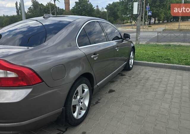 Серый Вольво С80, объемом двигателя 2.5 л и пробегом 374 тыс. км за 9500 $, фото 5 на Automoto.ua