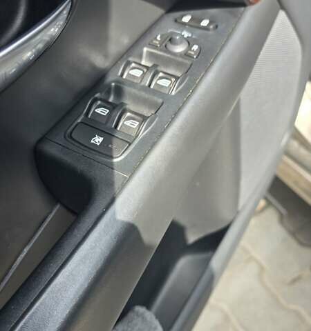 Серый Вольво С80, объемом двигателя 2.5 л и пробегом 374 тыс. км за 9500 $, фото 16 на Automoto.ua