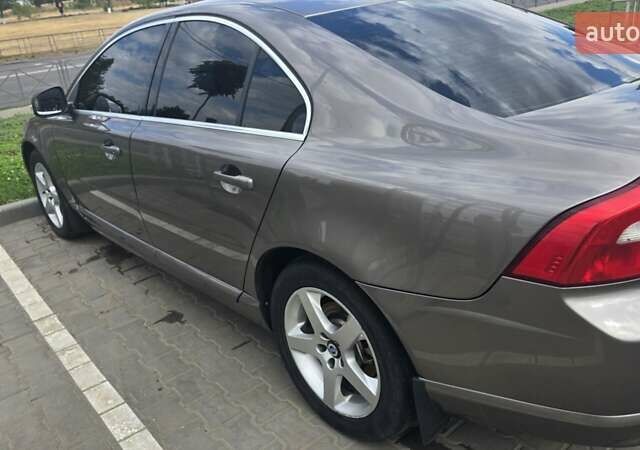 Серый Вольво С80, объемом двигателя 2.5 л и пробегом 374 тыс. км за 9500 $, фото 2 на Automoto.ua