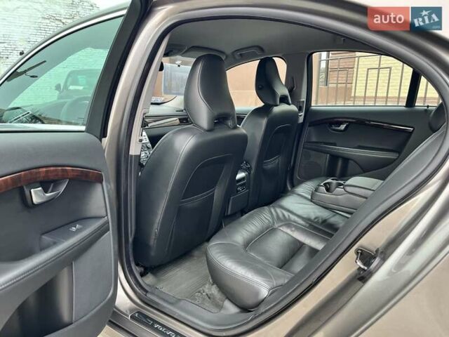 Серый Вольво С80, объемом двигателя 2.52 л и пробегом 207 тыс. км за 9700 $, фото 17 на Automoto.ua