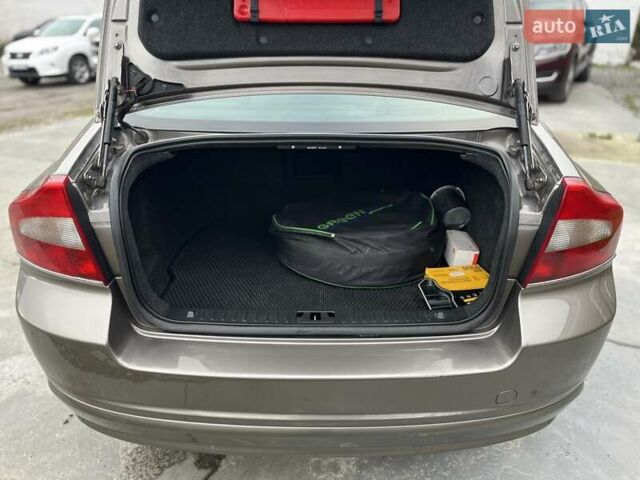 Серый Вольво С80, объемом двигателя 2.52 л и пробегом 207 тыс. км за 9700 $, фото 23 на Automoto.ua