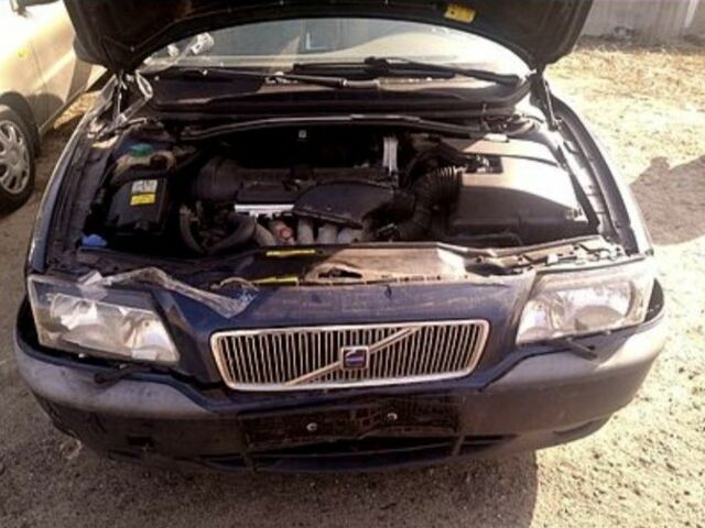 Синий Вольво С80, объемом двигателя 2.4 л и пробегом 369 тыс. км за 2200 $, фото 1 на Automoto.ua