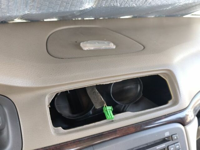 Синий Вольво С80, объемом двигателя 2.4 л и пробегом 369 тыс. км за 2200 $, фото 15 на Automoto.ua