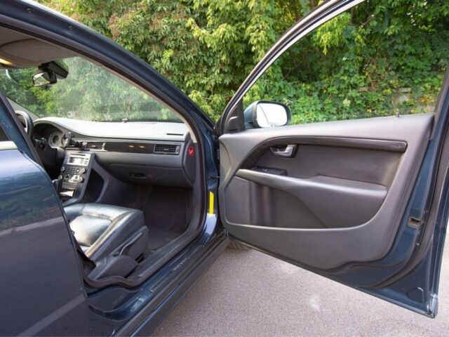 Синий Вольво С80, объемом двигателя 2.4 л и пробегом 405 тыс. км за 7800 $, фото 6 на Automoto.ua