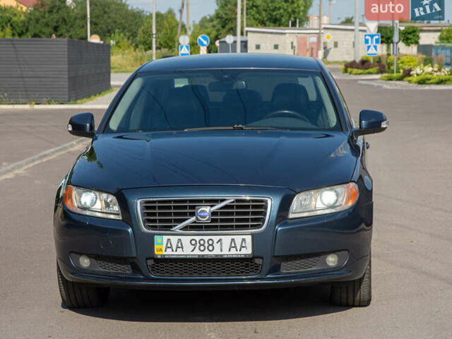 Синий Вольво С80, объемом двигателя 2.4 л и пробегом 402 тыс. км за 8500 $, фото 1 на Automoto.ua