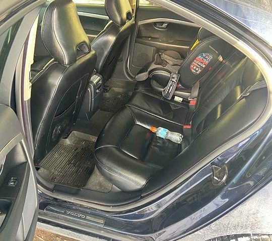 Синий Вольво С80, объемом двигателя 2.5 л и пробегом 297 тыс. км за 7000 $, фото 4 на Automoto.ua