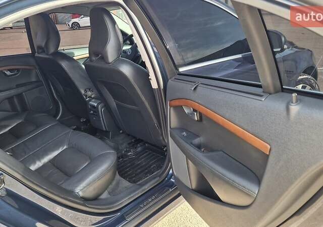 Синий Вольво С80, объемом двигателя 2.4 л и пробегом 182 тыс. км за 14000 $, фото 6 на Automoto.ua