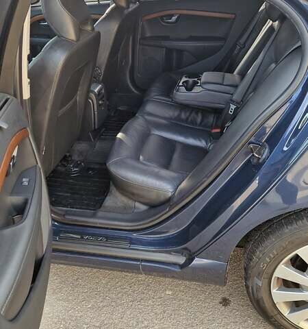 Синий Вольво С80, объемом двигателя 2.4 л и пробегом 182 тыс. км за 14000 $, фото 8 на Automoto.ua