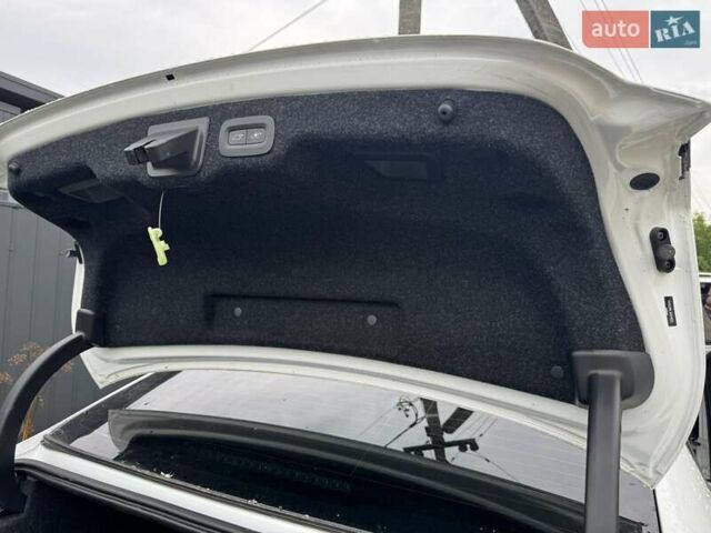 Білий Вольво S90, об'ємом двигуна 2 л та пробігом 200 тис. км за 4300 $, фото 8 на Automoto.ua