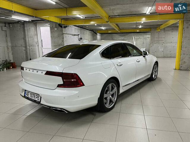 Білий Вольво S90, об'ємом двигуна 1.97 л та пробігом 100 тис. км за 35000 $, фото 38 на Automoto.ua