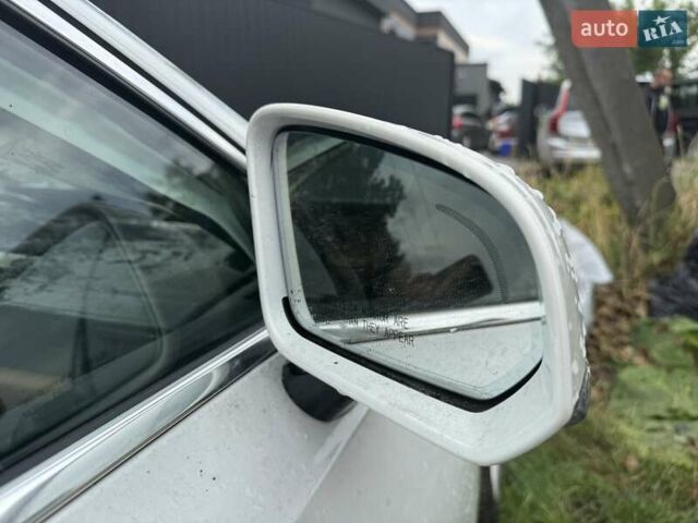 Білий Вольво S90, об'ємом двигуна 2 л та пробігом 200 тис. км за 4300 $, фото 2 на Automoto.ua