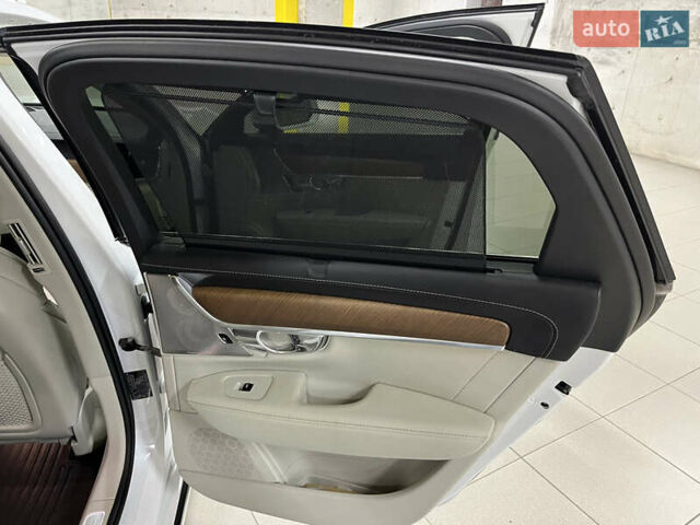 Білий Вольво S90, об'ємом двигуна 1.97 л та пробігом 100 тис. км за 35000 $, фото 30 на Automoto.ua