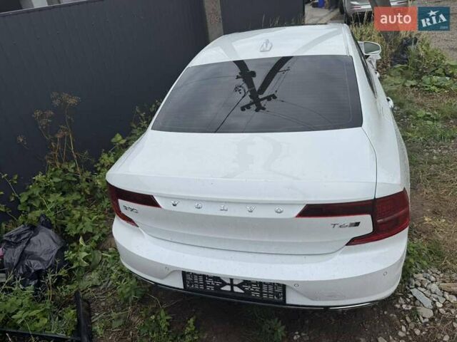 Білий Вольво S90, об'ємом двигуна 2 л та пробігом 200 тис. км за 4300 $, фото 5 на Automoto.ua