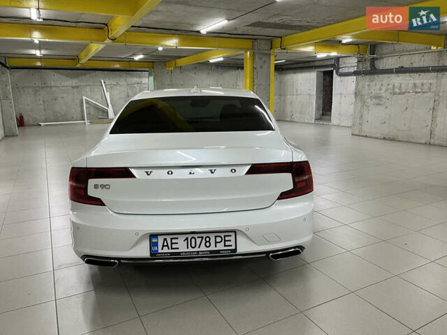 Білий Вольво S90, об'ємом двигуна 1.97 л та пробігом 100 тис. км за 35000 $, фото 39 на Automoto.ua