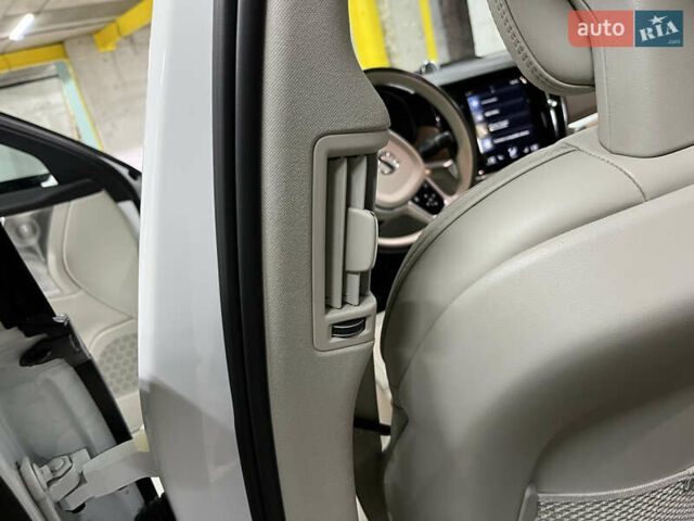 Білий Вольво S90, об'ємом двигуна 1.97 л та пробігом 100 тис. км за 35000 $, фото 28 на Automoto.ua