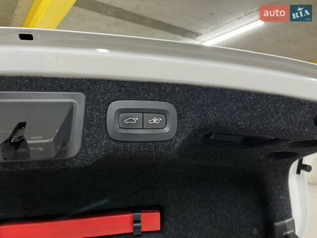 Білий Вольво S90, об'ємом двигуна 1.97 л та пробігом 100 тис. км за 35000 $, фото 33 на Automoto.ua