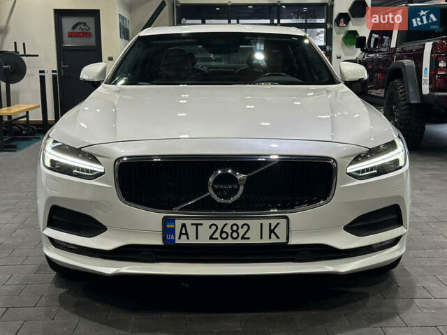 Білий Вольво S90, об'ємом двигуна 1.97 л та пробігом 104 тис. км за 24550 $, фото 1 на Automoto.ua
