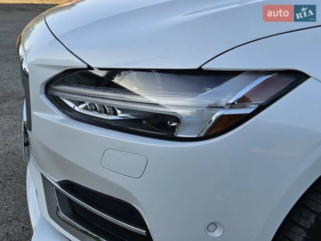 Білий Вольво S90, об'ємом двигуна 1.97 л та пробігом 173 тис. км за 25400 $, фото 1 на Automoto.ua