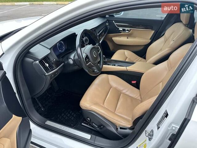 Белый Вольво С90, объемом двигателя 1.97 л и пробегом 65 тыс. км за 25000 $, фото 13 на Automoto.ua