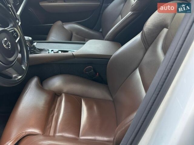 Белый Вольво С90, объемом двигателя 1.97 л и пробегом 173 тыс. км за 25500 $, фото 13 на Automoto.ua