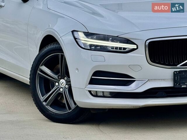 Белый Вольво С90, объемом двигателя 1.97 л и пробегом 146 тыс. км за 22700 $, фото 7 на Automoto.ua