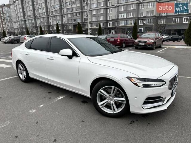 Белый Вольво С90, объемом двигателя 1.97 л и пробегом 65 тыс. км за 25000 $, фото 2 на Automoto.ua