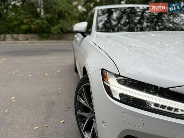 Білий Вольво S90, об'ємом двигуна 2 л та пробігом 98 тис. км за 23900 $, фото 19 на Automoto.ua