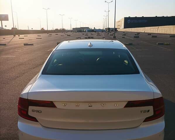 Белый Вольво С90, объемом двигателя 1.97 л и пробегом 114 тыс. км за 21500 $, фото 4 на Automoto.ua