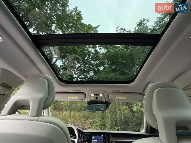Білий Вольво S90, об'ємом двигуна 2 л та пробігом 98 тис. км за 23900 $, фото 9 на Automoto.ua