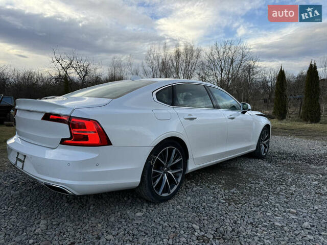 Білий Вольво S90, об'ємом двигуна 2 л та пробігом 145 тис. км за 18000 $, фото 4 на Automoto.ua