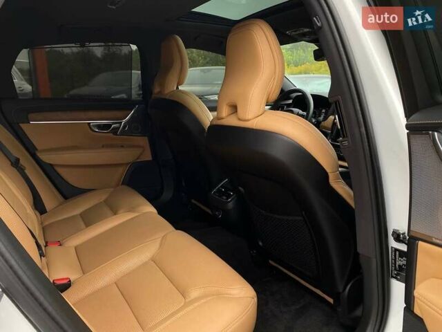 Белый Вольво С90, объемом двигателя 2 л и пробегом 64 тыс. км за 34900 $, фото 26 на Automoto.ua