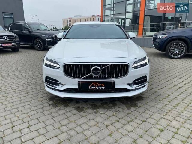 Белый Вольво С90, объемом двигателя 2 л и пробегом 64 тыс. км за 34900 $, фото 1 на Automoto.ua