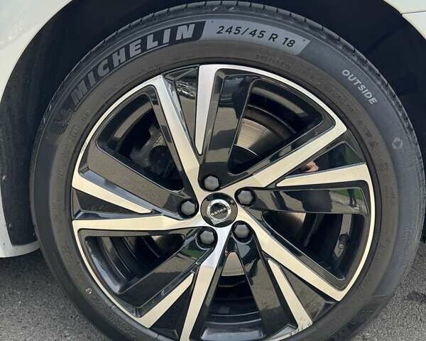 Вольво С90 2021 в Киеве на Automoto.ua Белый Вольво С90, объемом двигателя 1.97 л и пробегом 61 тыс. км за 36999 $, фото 2 на Automoto.ua