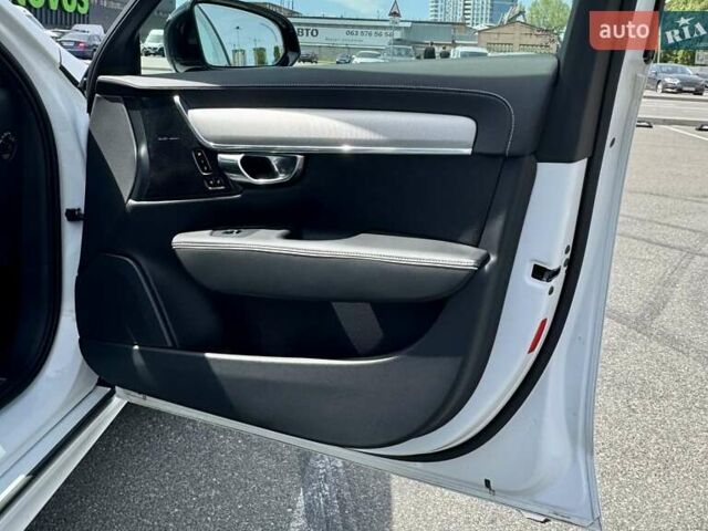 Вольво С90 2021 в Киеве на Automoto.ua Белый Вольво С90, объемом двигателя 1.97 л и пробегом 61 тыс. км за 36999 $, фото 15 на Automoto.ua