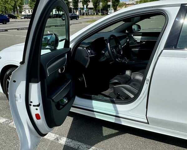 Вольво С90 2021 в Киеве на Automoto.ua Белый Вольво С90, объемом двигателя 1.97 л и пробегом 61 тыс. км за 36999 $, фото 11 на Automoto.ua