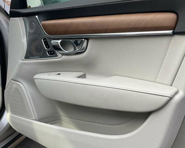 Бежевый Вольво С90, объемом двигателя 2 л и пробегом 98 тыс. км за 18500 $, фото 24 на Automoto.ua