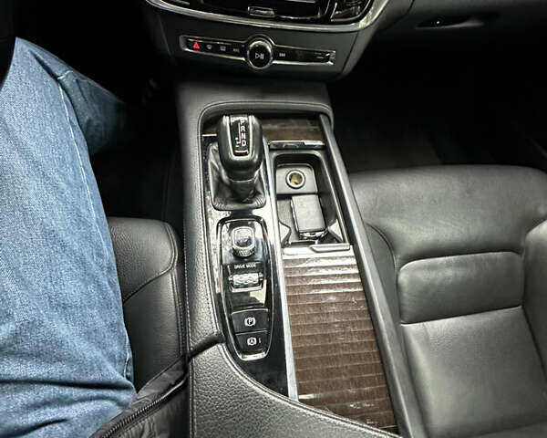 Черный Вольво С90, объемом двигателя 1.97 л и пробегом 210 тыс. км за 17950 $, фото 16 на Automoto.ua