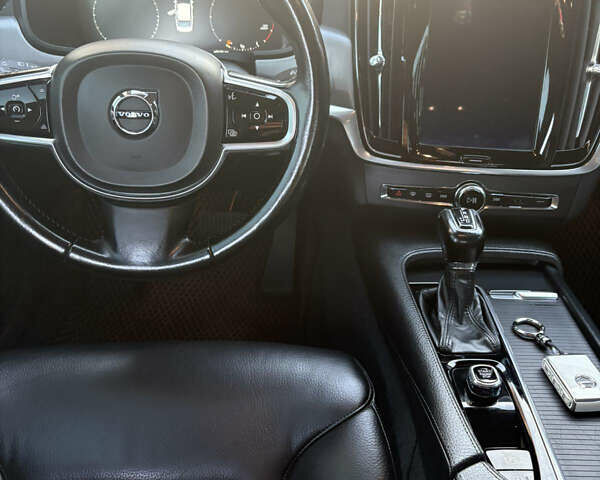 Вольво С90 2018 в Дрогобыче на Automoto.ua Черный Вольво С90, объемом двигателя 2 л и пробегом 165 тыс. км за 25999 $, фото 29 на Automoto.ua