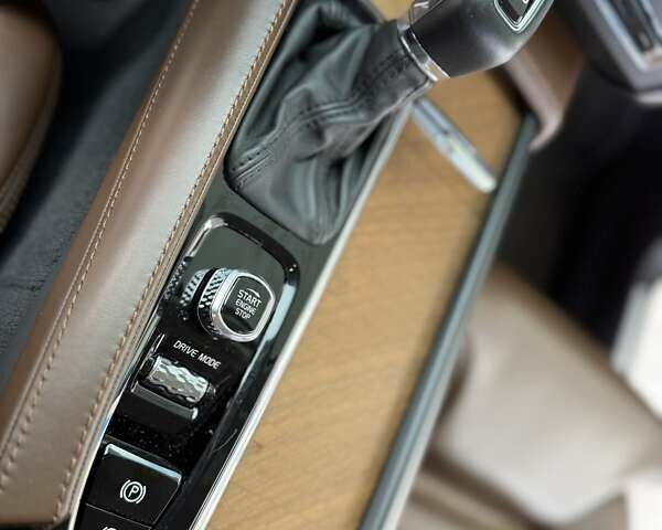 Вольво С90 2018 в Днепре (Днепропетровске) на Automoto.ua Черный Вольво С90, объемом двигателя 1.97 л и пробегом 60 тыс. км за 34999 $, фото 20 на Automoto.ua