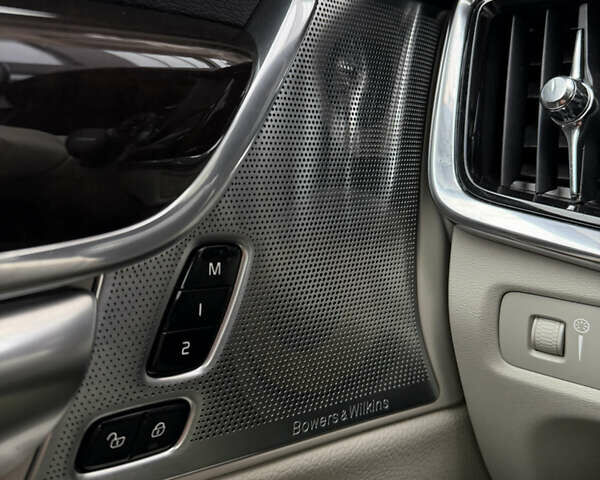 Чорний Вольво S90, об'ємом двигуна 2 л та пробігом 182 тис. км за 17999 $, фото 39 на Automoto.ua